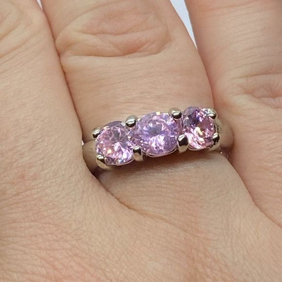 Swarovski Crystal Pink 3 Stone Ring (trilogy, past-present-future) - Picture 7 of 10